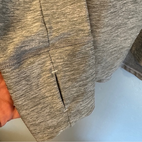 Under Armour Long Sleeve Dry Fit Zip Up Top Lightweight in Grey and White Size M - Picture 4 of 10